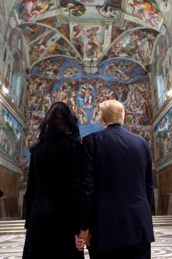 Donald Trump et sa femme Melania visitent la Chapelle Sixtine au Vatican, le 24 mai 2017