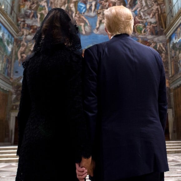 Donald Trump et sa femme Melania visitent la Chapelle Sixtine au Vatican, le 24 mai 2017