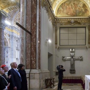 Donald Trump et sa femme Melania visitent la Chapelle Sixtine au Vatican, le 24 mai 2017