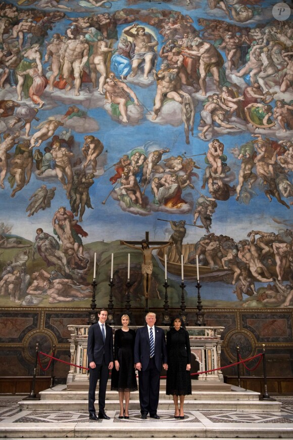 Jared Kushner, Ivanka Trump, Donald Trump et Melania Trump visitent la Chapelle Sixtine au Vatican, le 24 mai 2017