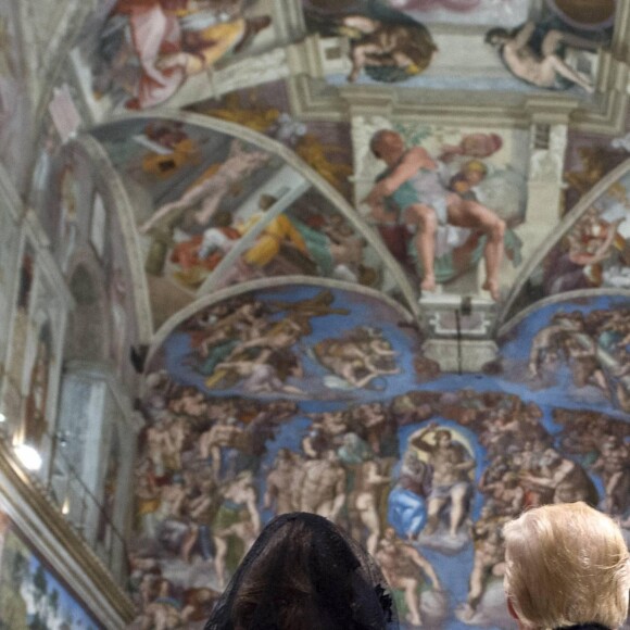 Donald Trump et sa femme Melania visitent la Chapelle Sixtine au Vatican, le 24 mai 2017