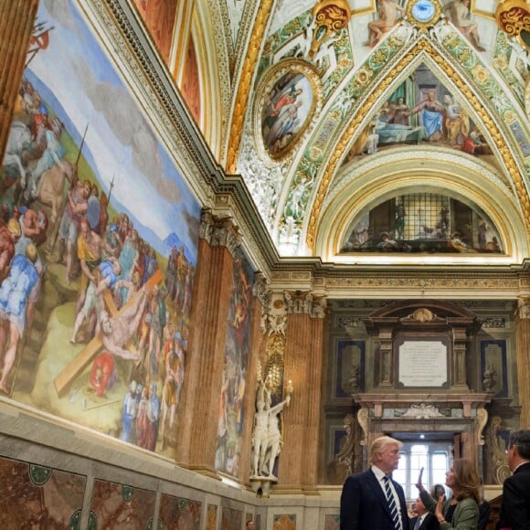 Donald Trump et sa femme Melania visitent la Chapelle Sixtine au Vatican, le 24 mai 2017