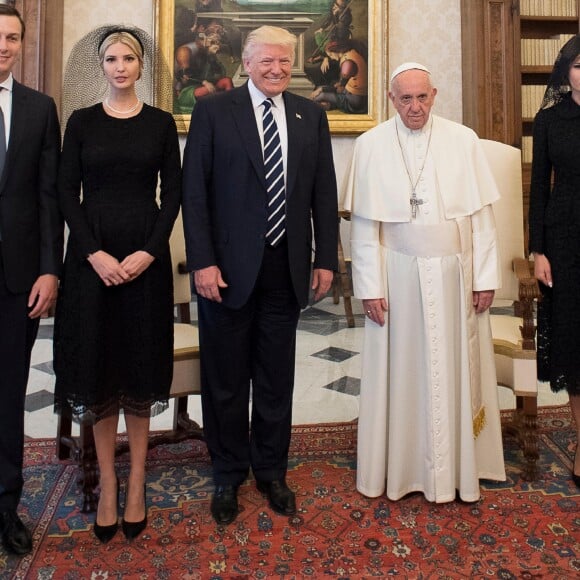 Jared Kushner, Ivanka Trump, Donald Trump, le Pape François et Melania Trump au Vatican, le 24 mai 2017