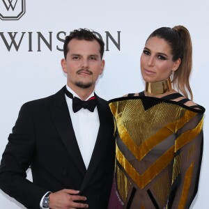 Juan Arbelaez et sa compagne Laury Thilleman - Photocall de la soirée "24th edition of AmfAR's Cinema Against AIDS" Gala à l'hôtel de l'Eden Roc au Cap d'Antibes, le 25 mai 2017, lors du 70 ème Festival International du Film de Cannes. © Borde-Jacovides-Moreau / Bestimage