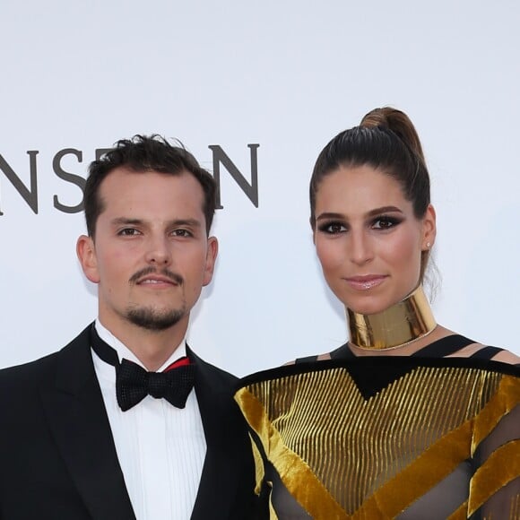 Juan Arbelaez et sa compagne Laury Thilleman - Photocall de la soirée "24th edition of AmfAR's Cinema Against AIDS" Gala à l'hôtel de l'Eden Roc au Cap d'Antibes, le 25 mai 2017, lors du 70 ème Festival International du Film de Cannes. © Borde-Jacovides-Moreau / Bestimage