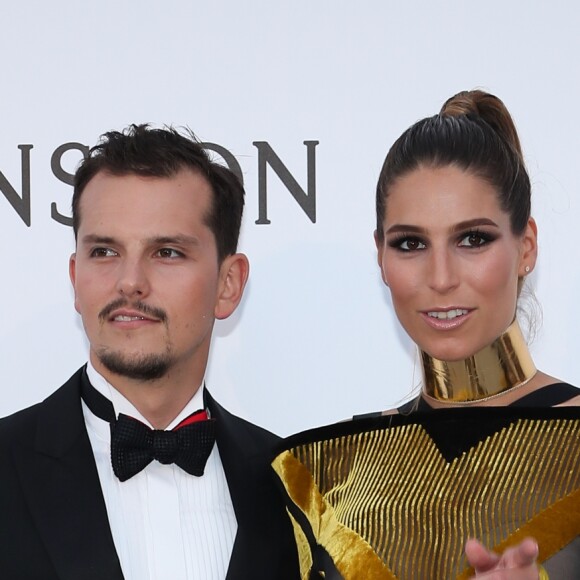 Juan Arbelaez et sa compagne Laury Thilleman - Photocall de la soirée "24th edition of AmfAR's Cinema Against AIDS" Gala à l'hôtel de l'Eden Roc au Cap d'Antibes, le 25 mai 2017, lors du 70 ème Festival International du Film de Cannes. © Borde-Jacovides-Moreau / Bestimage