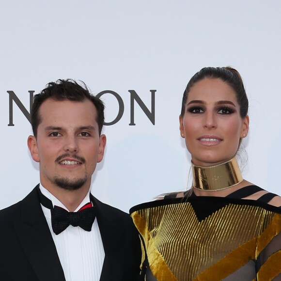 Juan Arbelaez et sa compagne Laury Thilleman - Photocall de la soirée "24th edition of AmfAR's Cinema Against AIDS" Gala à l'hôtel de l'Eden Roc au Cap d'Antibes, le 25 mai 2017, lors du 70 ème Festival International du Film de Cannes. © Borde-Jacovides-Moreau / Bestimage