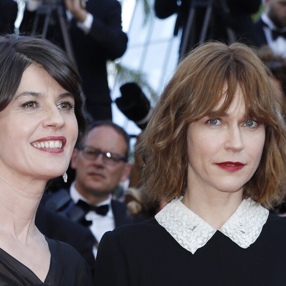 Irène Jacob (Robe Galliano bijoux Van Cleef) et Marie-Josée Croze - Montée des marches de la cérémonie de clôture du 70e Festival International du Film de Cannes. Le 28 mai 2017. © Borde-Jacovides-Moreau/Bestimage