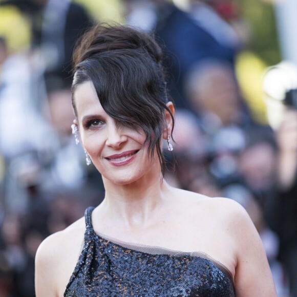 Juliette Binoche - Montée des marches de la cérémonie de clôture du 70e Festival International du Film de Cannes. Le 28 mai 2017. © Borde-Jacovides-Moreau / Bestimage