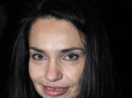 Béatrice Dalle seule... mais souriante au défilé Dior Homme !