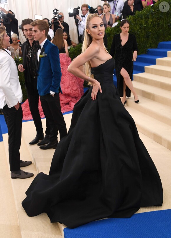 Candice Swanepoel au Met Gala 2017 à New York, le 1er mai 2017.