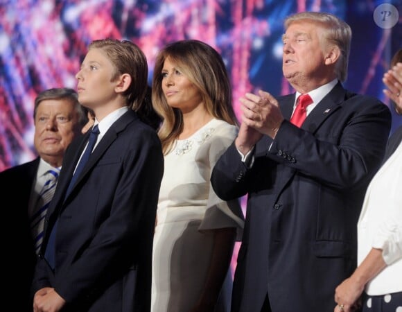 Melania Trump, Barron Trump et Donald Trump lors du 4ème jour de la convention Républicaine à Cleveland, le 21 juillet 2016.