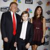 Donald Trump avec sa femme Melania Trump et leur fils Barron Trump lors de la Soirée de la série "The Celebrity Apprentice" à New York le 18 février 2015.