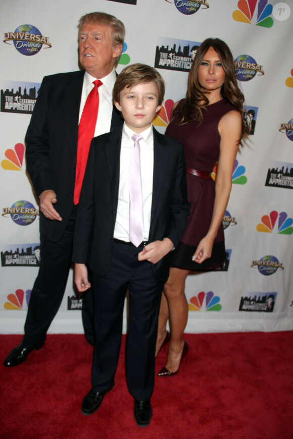 Donald Trump avec sa femme Melania Trump et leur fils Barron Trump à la Soirée de la série "The Celebrity Apprentice" à New York le 18 février 2015.