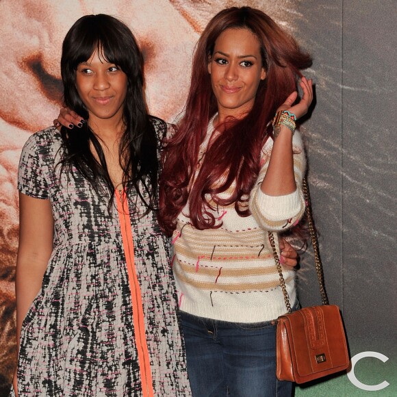 Amel Bent et sa soeur - Première de 'Chimpanzés' au Grand Rex à Paris le 12 fevrier 2013.