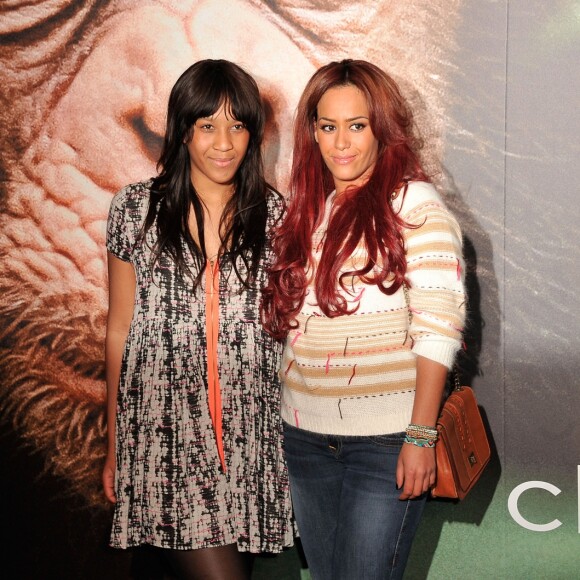 Amel Bent et sa soeur - Première de 'Chimpanzés' au Grand Rex à Paris le 12 fevrier 2013.