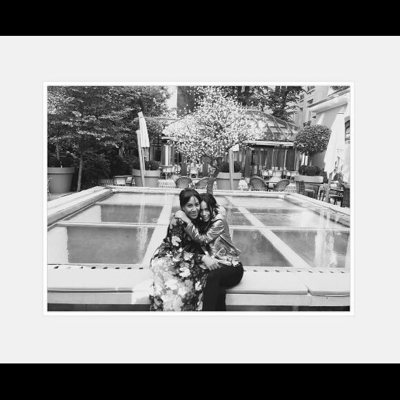 Amel Bent poste un message à l'attention de sa soeur Melissa sur Instagram, à l'occasion de son 24e anniversaire. Mai 2017.