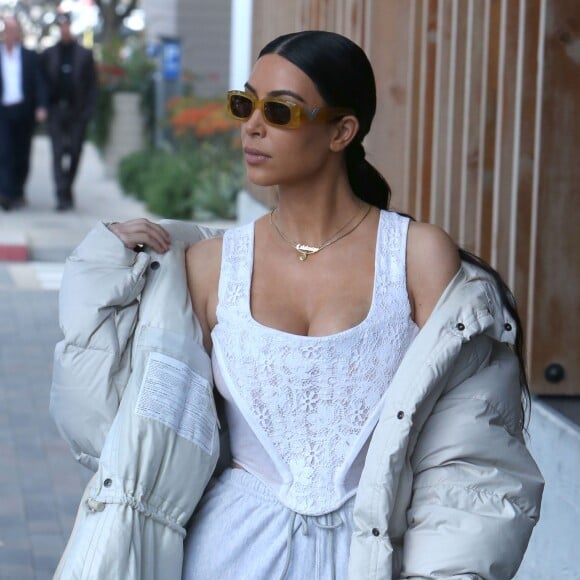 Kim Kardashian est allée déjeuner avec sa mère Kris Jenner, sa soeur Kourtney et sa fille Penelope à Calabasas, le 22 février 2017.