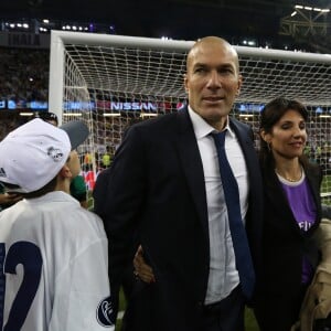 Zinedine Zidane a savouré avec son fils Elyaz et sa femme Véronique la victoire du Real Madrid en finale de la Ligue des Champions contre la Juventus de Turin le 3 juin 2017 à Cardiff.