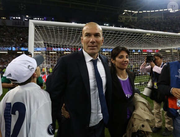 Zinedine Zidane a savouré avec son fils Elyaz et sa femme Véronique la victoire du Real Madrid en finale de la Ligue des Champions contre la Juventus de Turin le 3 juin 2017 à Cardiff.