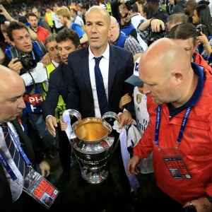 Zinedine Zidane a savouré avec son fils Elyaz à ses côtés la victoire du Real Madrid en finale de la Ligue des Champions contre la Juventus de Turin le 3 juin 2017 à Cardiff.