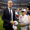 Zinedine Zidane a savouré avec son jeune fils Elyaz la victoire du Real Madrid en finale de la Ligue des Champions contre la Juventus de Turin le 3 juin 2017 à Cardiff.