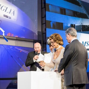 Sophia Loren - Soirée du baptême du paquebot MSC Meraviglia au Havre le 23 juin 2017. Le MSC Meraviglia, plus gros paquebot européen, inauguré par E. Macron le 31 mai dernier, a été baptisé au Havre par S. Loren, trois jours après avoir quitté les chantiers navals STX de Saint-Nazaire. © Rachid Bellak/Bestimage