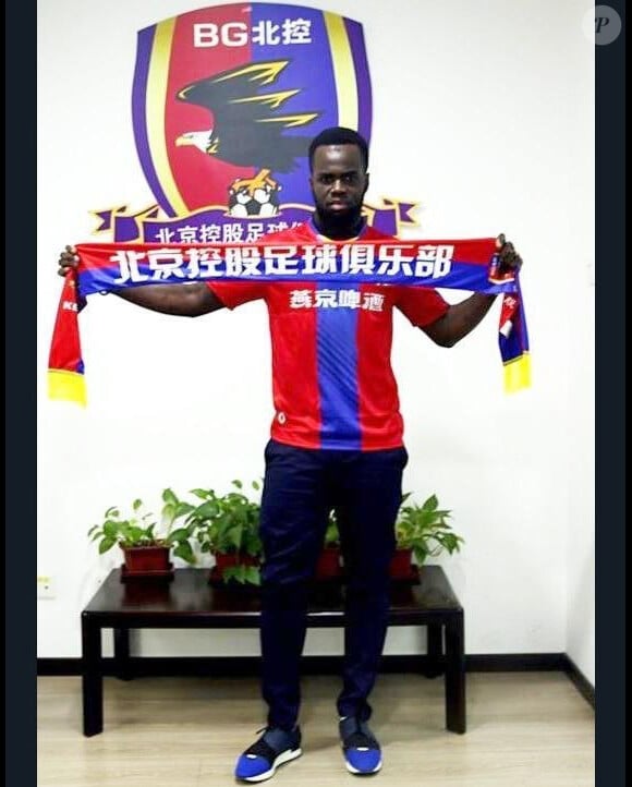 Cheick Tioté lors de son arrivée en Chine, au club de Beijing Enterprises, en février 2017.
