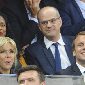 La première dame Brigitte Macron (Trogneux), son mari le président de la République Emmanuel Macron - Finale du Top 14, ASM Clermont contre le RC Toulon au Stade de France à Saint-Denis, , France, le 4 juin 2017. ASM Clermont remporte le match contre RC Toulon 22-16. © Agence/Bestimage