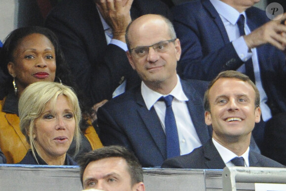 La première dame Brigitte Macron (Trogneux), son mari le président de la République Emmanuel Macron - Finale du Top 14, ASM Clermont contre le RC Toulon au Stade de France à Saint-Denis, , France, le 4 juin 2017. ASM Clermont remporte le match contre RC Toulon 22-16. © Agence/Bestimage