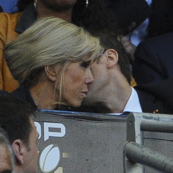 La première dame Brigitte Macron (Trogneux), son mari le président de la République Emmanuel Macron - Finale du Top 14, ASM Clermont contre le RC Toulon au Stade de France à Saint-Denis, , France, le 4 juin 2017. ASM Clermont remporte le match contre RC Toulon 22-16. © Agence/Bestimage