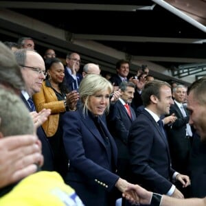 Le prince Albert II de Monaco, la première dame Brigitte Macron (Trogneux), son mari le président de la République Emmanuel Macron et la ministre des Sports Laura Flessel - Finale du Top 14, ASM Clermont contre le RC Toulon au Stade de France à Saint-Denis, , France, le 4 juin 2017. ASM Clermont remporte le match contre RC Toulon 22-16. © Agence/Bestimage