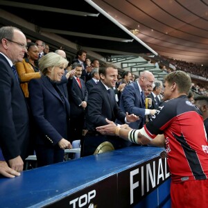 Le président de l'Assemblée nationale Claude Bartolone, le prince Albert II de Monaco, la première dame Brigitte Macron (Trogneux), son mari le président de la République Emmanuel Macron, la ministre des Sports Laura Flessel et le président de la Fédération française de Rugby à XV (FFR) Bernard Laporte - Finale du Top 14, ASM Clermont contre le RC Toulon au Stade de France à Saint-Denis, , France, le 4 juin 2017. ASM Clermont remporte le match contre RC Toulon 22-16. © Agence/Bestimage