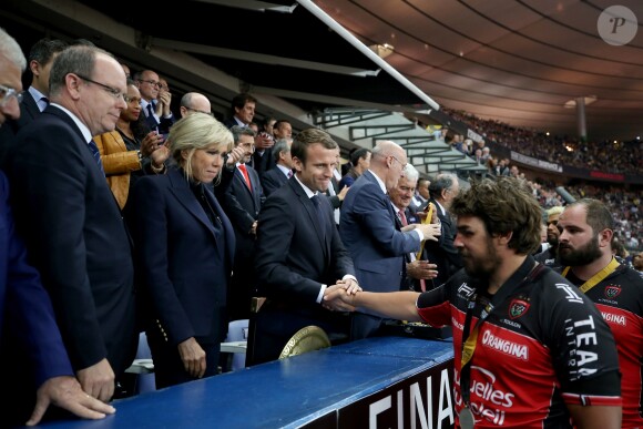 Le président de l'Assemblée nationale Claude Bartolone, le prince Albert II de Monaco, la première dame Brigitte Macron (Trogneux), son mari le président de la République Emmanuel Macron, la ministre des Sports Laura Flessel et le président de la Fédération française de Rugby à XV (FFR) Bernard Laporte - Finale du Top 14, ASM Clermont contre le RC Toulon au Stade de France à Saint-Denis, , France, le 4 juin 2017. ASM Clermont remporte le match contre RC Toulon 22-16. © Agence/Bestimage