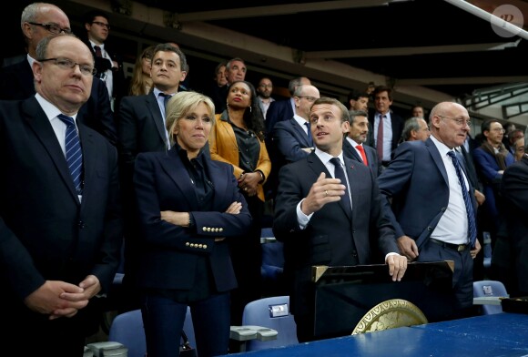 Le prince Albert II de Monaco, La première dame Brigitte Macron (Trogneux), son mari le président de la République Emmanuel Macron, la ministre des Sports Laura Flessel et le président de la Fédération française de Rugby à XV (FFR) Bernard Laporte - Finale du Top 14, ASM Clermont contre le RC Toulon au Stade de France à Saint-Denis, , France, le 4 juin 2017. ASM Clermont remporte le match contre RC Toulon 22-16. © Agence/Bestimage
