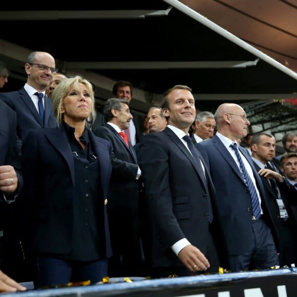 Le prince Albert II de Monaco, la première dame Brigitte Macron (Trogneux), son mari le président de la République Emmanuel Macron, la ministre des Sports Laura Flessel et le président de la Fédération française de Rugby à XV (FFR) Bernard Laporte - Finale du Top 14, ASM Clermont contre le RC Toulon au Stade de France à Saint-Denis, , France, le 4 juin 2017. ASM Clermont remporte le match contre RC Toulon 22-16. © Agence/Bestimage