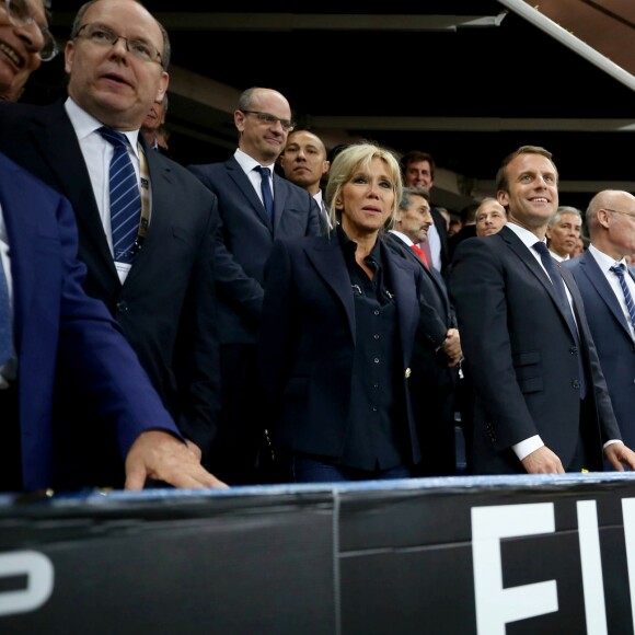 Le président de l'Assemblée nationale Claude Bartolone, le prince Albert II de Monaco, la première dame Brigitte Macron (Trogneux), son mari le président de la République Emmanuel Macron, la ministre des Sports Laura Flessel et le président de la Fédération française de Rugby à XV (FFR) Bernard Laporte - Finale du Top 14, ASM Clermont contre le RC Toulon au Stade de France à Saint-Denis, , France, le 4 juin 2017. ASM Clermont remporte le match contre RC Toulon 22-16. © Agence/Bestimage