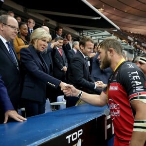 Le président de l'Assemblée nationale Claude Bartolone, le prince Albert II de Monaco, la première dame Brigitte Macron (Trogneux), son mari le président de la République Emmanuel Macron et la ministre des Sports Laura Flessel - Finale du Top 14, ASM Clermont contre le RC Toulon au Stade de France à Saint-Denis, , France, le 4 juin 2017. ASM Clermont remporte le match contre RC Toulon 22-16. © Agence/Bestimage