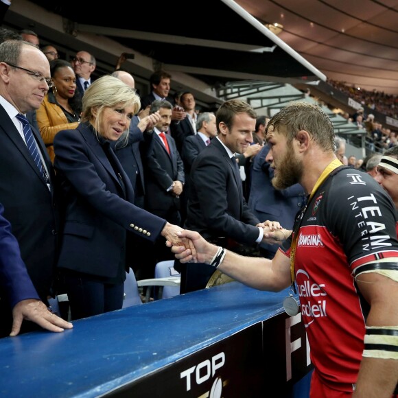 Le président de l'Assemblée nationale Claude Bartolone, le prince Albert II de Monaco, la première dame Brigitte Macron (Trogneux), son mari le président de la République Emmanuel Macron et la ministre des Sports Laura Flessel - Finale du Top 14, ASM Clermont contre le RC Toulon au Stade de France à Saint-Denis, , France, le 4 juin 2017. ASM Clermont remporte le match contre RC Toulon 22-16. © Agence/Bestimage