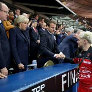 Le président de l'Assemblée nationale Claude Bartolone, le prince Albert II de Monaco, la première dame Brigitte Macron (Trogneux), son mari le président de la République Emmanuel Macron et la ministre des Sports Laura Flessel - Finale du Top 14, ASM Clermont contre le RC Toulon au Stade de France à Saint-Denis, , France, le 4 juin 2017. ASM Clermont remporte le match contre RC Toulon 22-16. © Agence/Bestimage