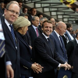 Le prince Albert II de Monaco, la première dame Brigitte Macron (Trogneux), son mari le président de la République Emmanuel Macron et le président de la Fédération française de Rugby à XV (FFR) Bernard Laporte - Finale du Top 14, ASM Clermont contre le RC Toulon au Stade de France à Saint-Denis, le 4 juin 2017. ASM Clermont remporte le match contre RC Toulon 22-16. © Agence/Bestimage