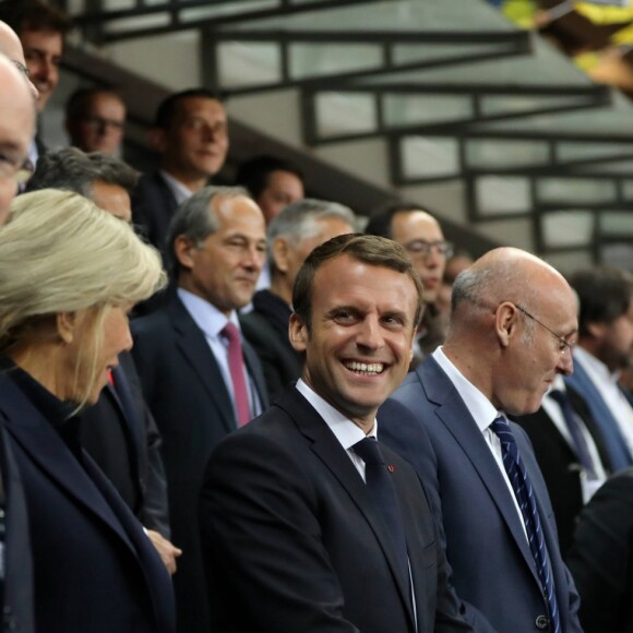 Le prince Albert II de Monaco, la première dame Brigitte Macron (Trogneux), son mari le président de la République Emmanuel Macron et le président de la Fédération française de Rugby à XV (FFR) Bernard Laporte - Finale du Top 14, ASM Clermont contre le RC Toulon au Stade de France à Saint-Denis, le 4 juin 2017. ASM Clermont remporte le match contre RC Toulon 22-16. © Agence/Bestimage