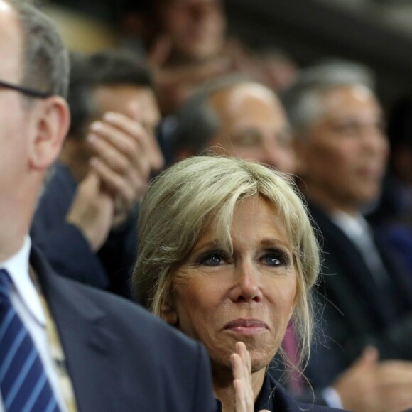 Le président de l'Assemblée nationale Claude Bartolone, le prince Albert II de Monaco, la première dame Brigitte Macron (Trogneux), son mari le président de la République Emmanuel Macron et le président de la Fédération française de Rugby à XV (FFR) Bernard Laporte - Finale du Top 14, ASM Clermont contre le RC Toulon au Stade de France à Saint-Denis, le 4 juin 2017. ASM Clermont remporte le match contre RC Toulon 22-16. © Agence/Bestimage