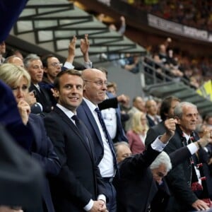 Le président de l'Assemblée nationale Claude Bartolone, le prince Albert II de Monaco, la première dame Brigitte Macron (Trogneux), son mari le président de la République Emmanuel Macron et le président de la Fédération française de Rugby à XV (FFR) Bernard Laporte - Finale du Top 14, ASM Clermont contre le RC Toulon au Stade de France à Saint-Denis, , le 4 juin 2017.