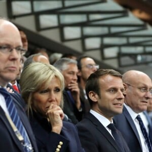 Le président de l'Assemblée nationale Claude Bartolone, le prince Albert II de Monaco, la première dame Brigitte Macron (Trogneux), son mari le président de la République Emmanuel Macron et le président de la Fédération française de Rugby à XV (FFR) Bernard Laporte - Finale du Top 14, ASM Clermont contre le RC Toulon au Stade de France à Saint-Denis, le 4 juin 2017. ASM Clermont remporte le match contre RC Toulon 22-16. © Dominique Jacovides/Bestimage