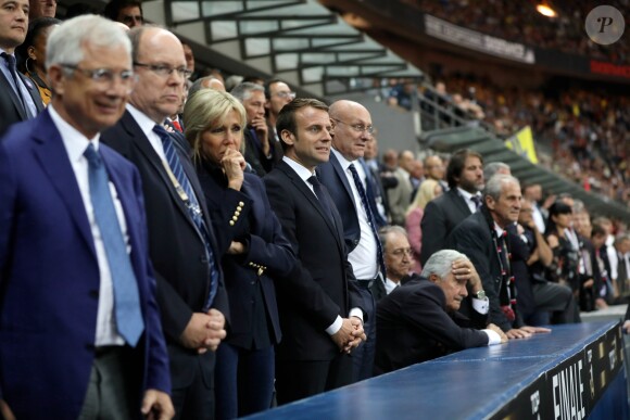 Le président de l'Assemblée nationale Claude Bartolone, le prince Albert II de Monaco, la première dame Brigitte Macron (Trogneux), son mari le président de la République Emmanuel Macron et le président de la Fédération française de Rugby à XV (FFR) Bernard Laporte - Finale du Top 14, ASM Clermont contre le RC Toulon au Stade de France à Saint-Denis, le 4 juin 2017. ASM Clermont remporte le match contre RC Toulon 22-16. © Dominique Jacovides/Bestimage