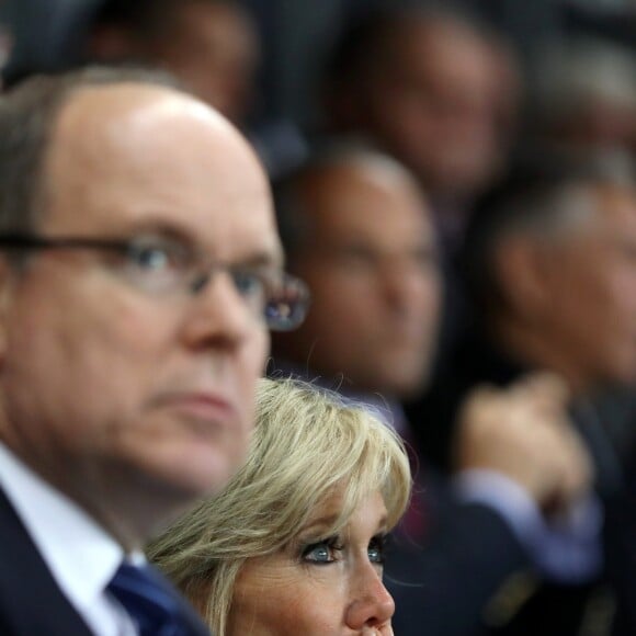 Le prince Albert II de Monaco et la première dame Brigitte Macron (Trogneux) - Finale du Top 14, ASM Clermont contre le RC Toulon au Stade de France à Saint-Denis, Seine Saint-Denis (banlieus de Paris), France, le 4 juin 2017. ASM Clermont remporte le match contre RC Toulon 22-16. © Dominique Jacovides/Bestimage