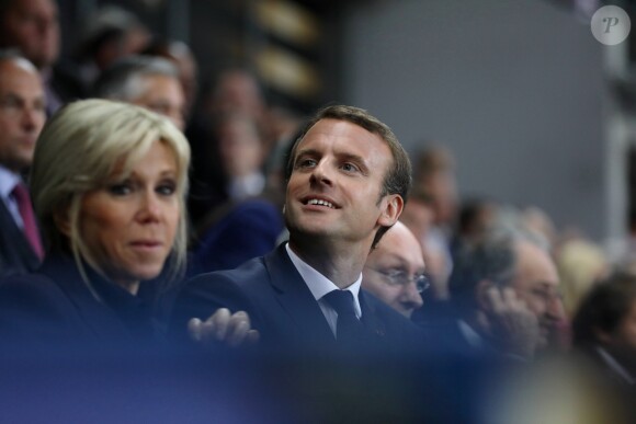 La première dame Brigitte Macron (Trogneux) et son mari le président de la République Emmanuel Macron - Finale du Top 14, ASM Clermont contre le RC Toulon au Stade de France à Saint-Denis, Seine Saint-Denis (banlieus de Paris), France, le 4 juin 2017. ASM Clermont remporte le match contre RC Toulon 22-16. © Dominique Jacovides/Bestimage