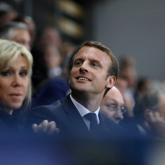 La première dame Brigitte Macron (Trogneux) et son mari le président de la République Emmanuel Macron - Finale du Top 14, ASM Clermont contre le RC Toulon au Stade de France à Saint-Denis, Seine Saint-Denis (banlieus de Paris), France, le 4 juin 2017. ASM Clermont remporte le match contre RC Toulon 22-16. © Dominique Jacovides/Bestimage