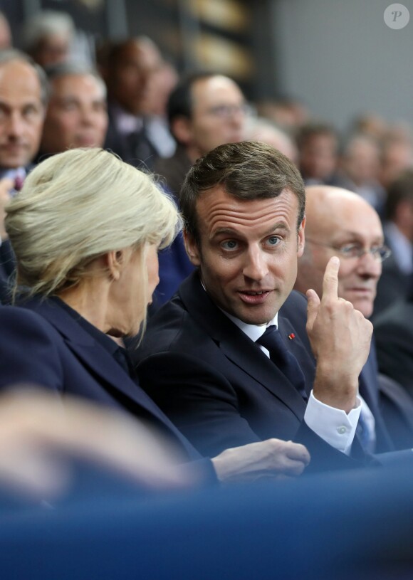 La première dame Brigitte Macron (Trogneux) et son mari le président de la République Emmanuel Macron - Finale du Top 14, ASM Clermont contre le RC Toulon au Stade de France à Saint-Denis, Seine Saint-Denis (banlieus de Paris), France, le 4 juin 2017. ASM Clermont remporte le match contre RC Toulon 22-16. © Dominique Jacovides/Bestimage